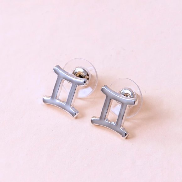 GEMINI Zodiac Silvertone Stud Earrings on Card NEW! 1124x2 - Picture 2 of 3